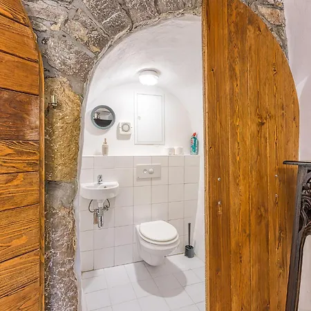 Holiday home Lovely In With Wifi Malinska